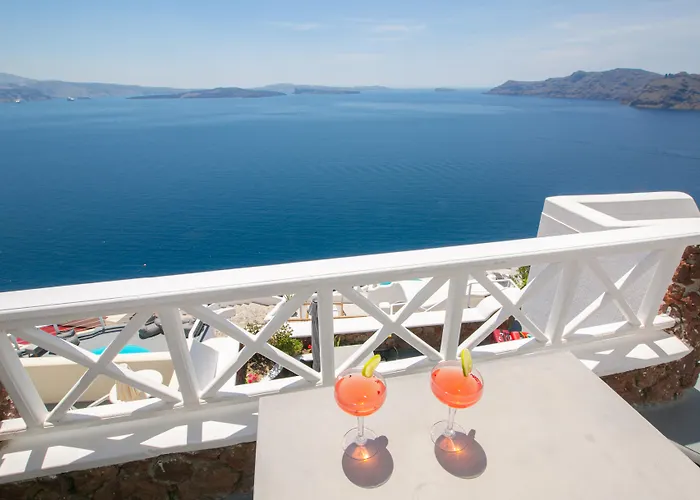 White Pearl Oia (Santorini)