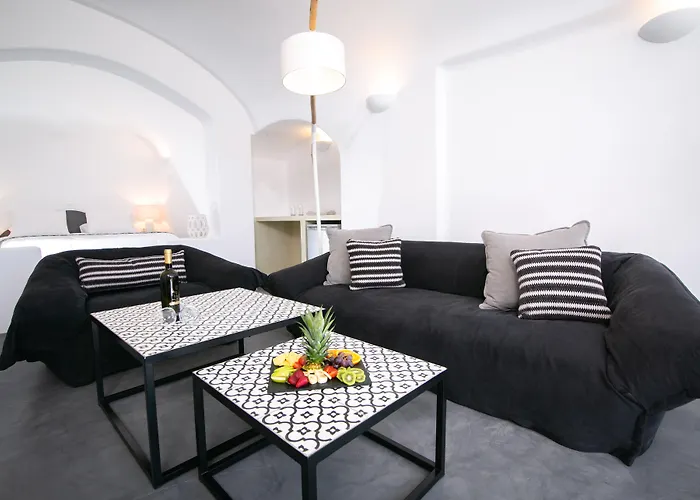 White Pearl * Oia (Santorini)