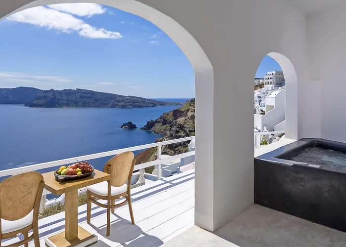 White Pearl Oia (Santorini)