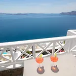 White Pearl Oia (Santorini)