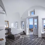 White Pearl * Oia (Santorini)