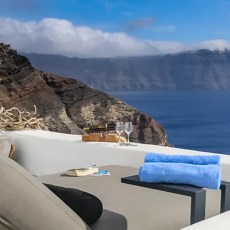 White Pearl Oia (Santorini)