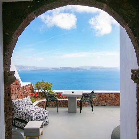 White Pearl Oia (Santorini)