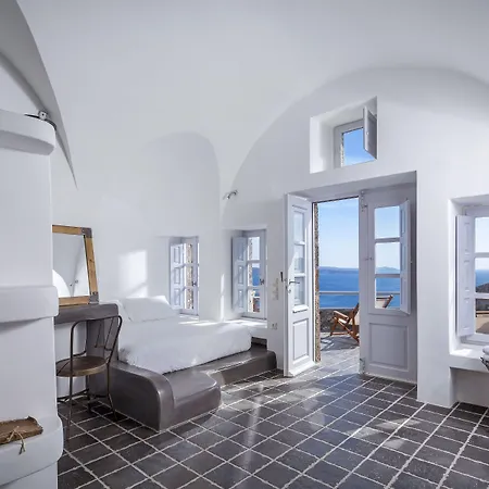 White Pearl * Oia (Santorini)