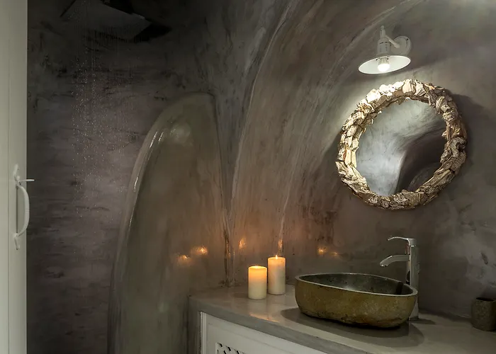 White Pearl Oia (Santorini)