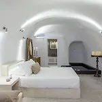 Willa White Pearl Oia